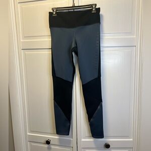 Under Armour ColdGear Compression Leggings Size Women’s Medium Color Black/Blue